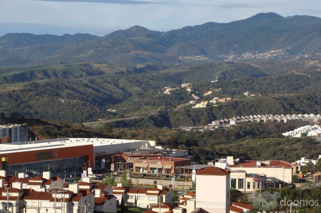 Hermoso, Independiente Y Amplio Departamento En Cuarto Piso.