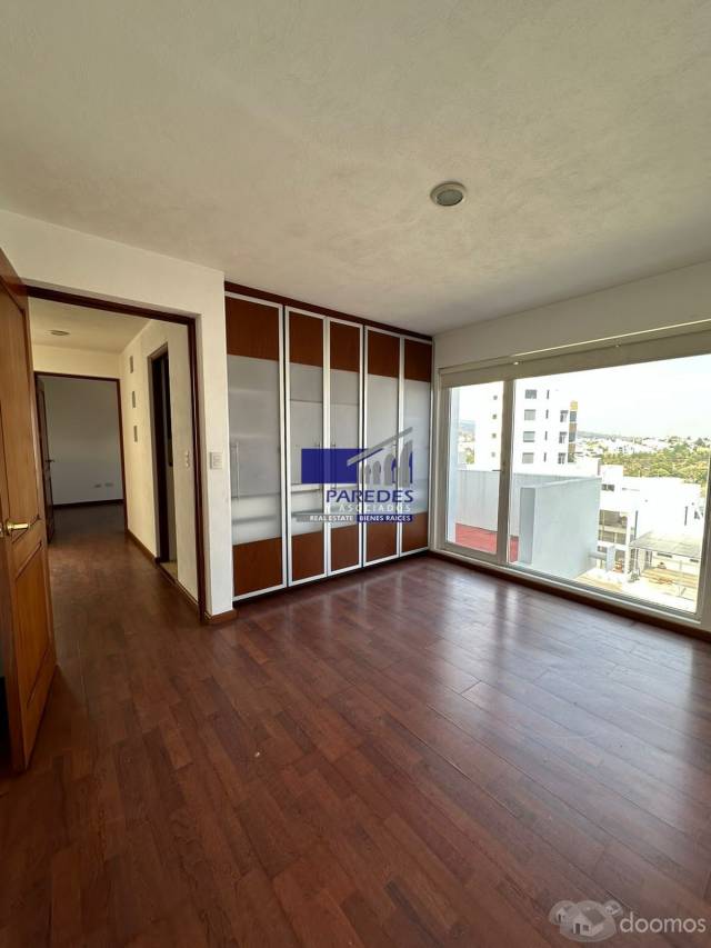 C140 Casa en venta 4 recámaras Fracc Privado, Altozano Morelia