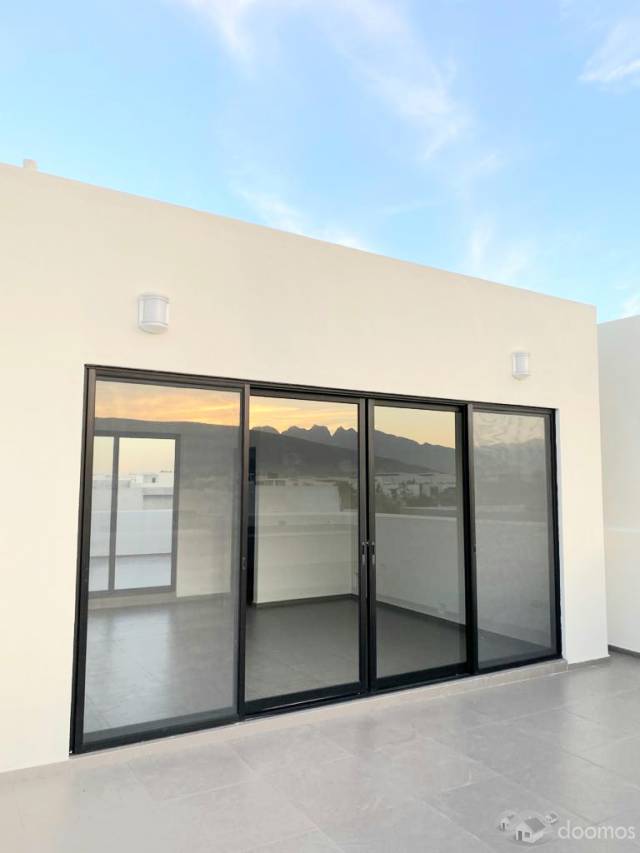 Casa en venta en Escobedo, col. La Encomienda en excelente ubicación, 3 niveles. COL. PRIVADA. ¡¡¡LA CASA ES NUEVA!!!, SOBRE AV. SENDERO.