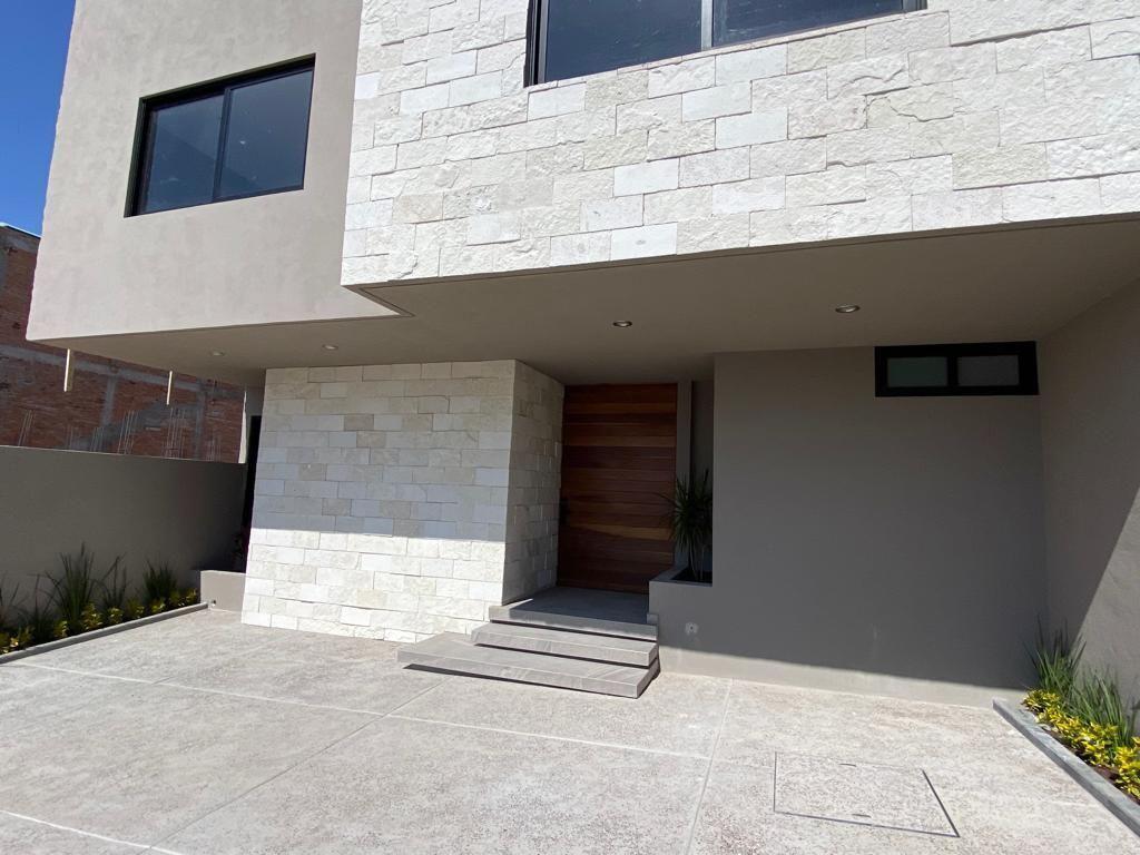 Hermosa Residencia en Lomas de Juriquilla, DOBLE ALTURA, 4ta Recamara en PB..