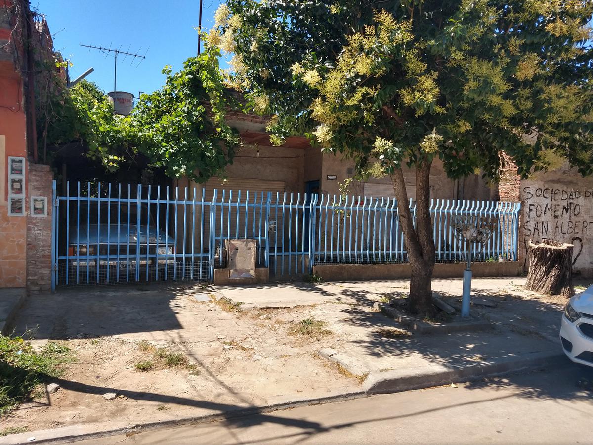 Casa  en venta en Isidro Casanova