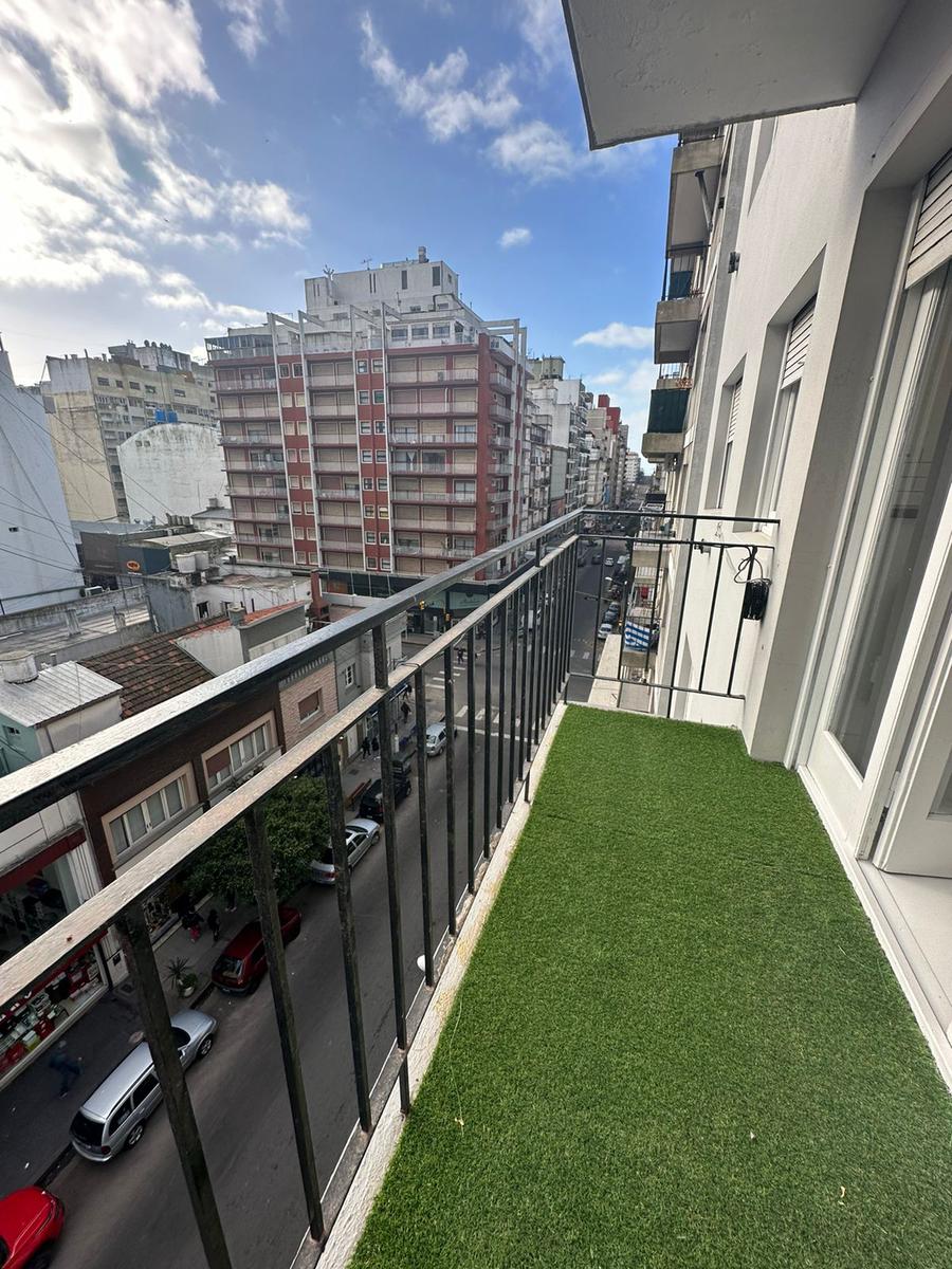 Departamento 2 amb con balcon calle