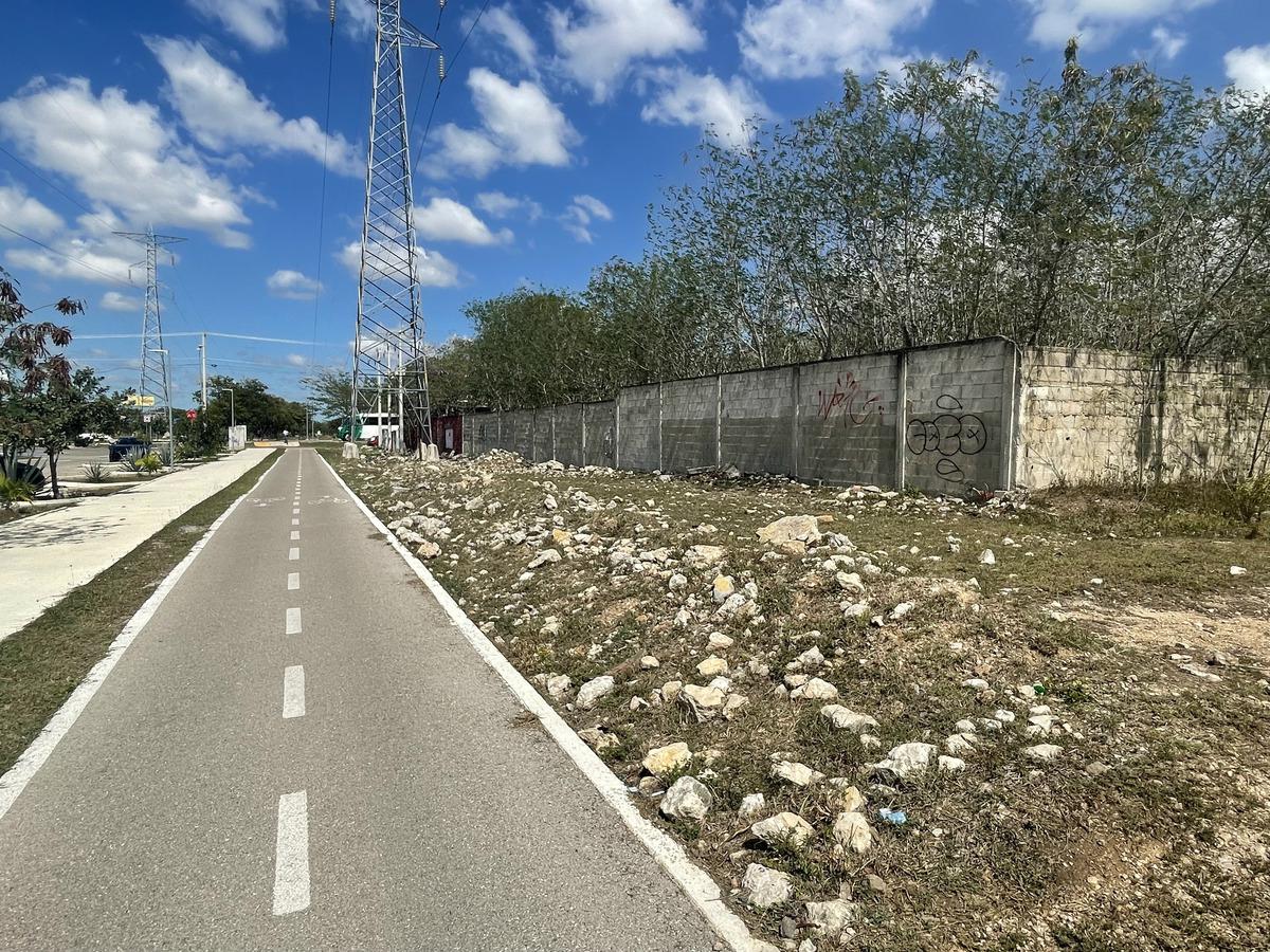 TERRENO EN CHENKÚ, FRENTE A AVENIDA CON SALIDA A PERIFÉRICODE MÉRIDA