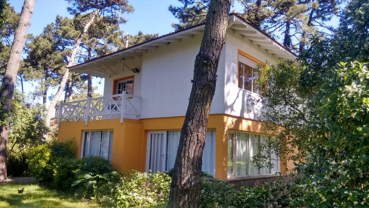 Venta - Casa de 5 ambientes en Pinamar - zona Golf Viejo