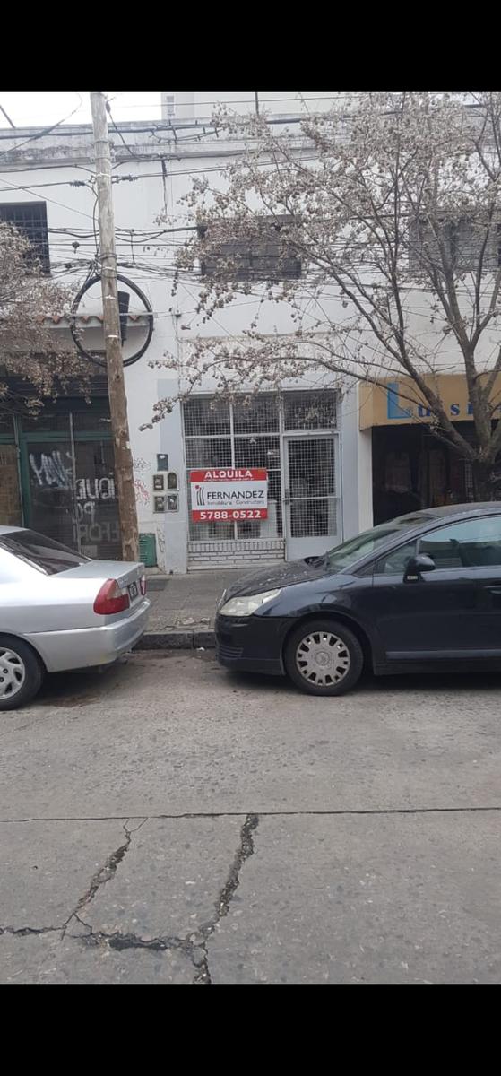 LOCAL COMERCIAL CON ENTREPISO EN ALQUILER A METROS DE AVENIDA MAIPU. OLIVOS