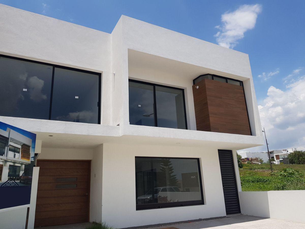 Residencia en Lomas de Juriquilla, 4 Habitaciones con Vestidor y Baño Completo