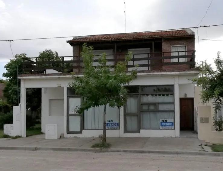 Casa en venta - 5 dormitorios 3 baños - 500mts2 - Monte Hermoso