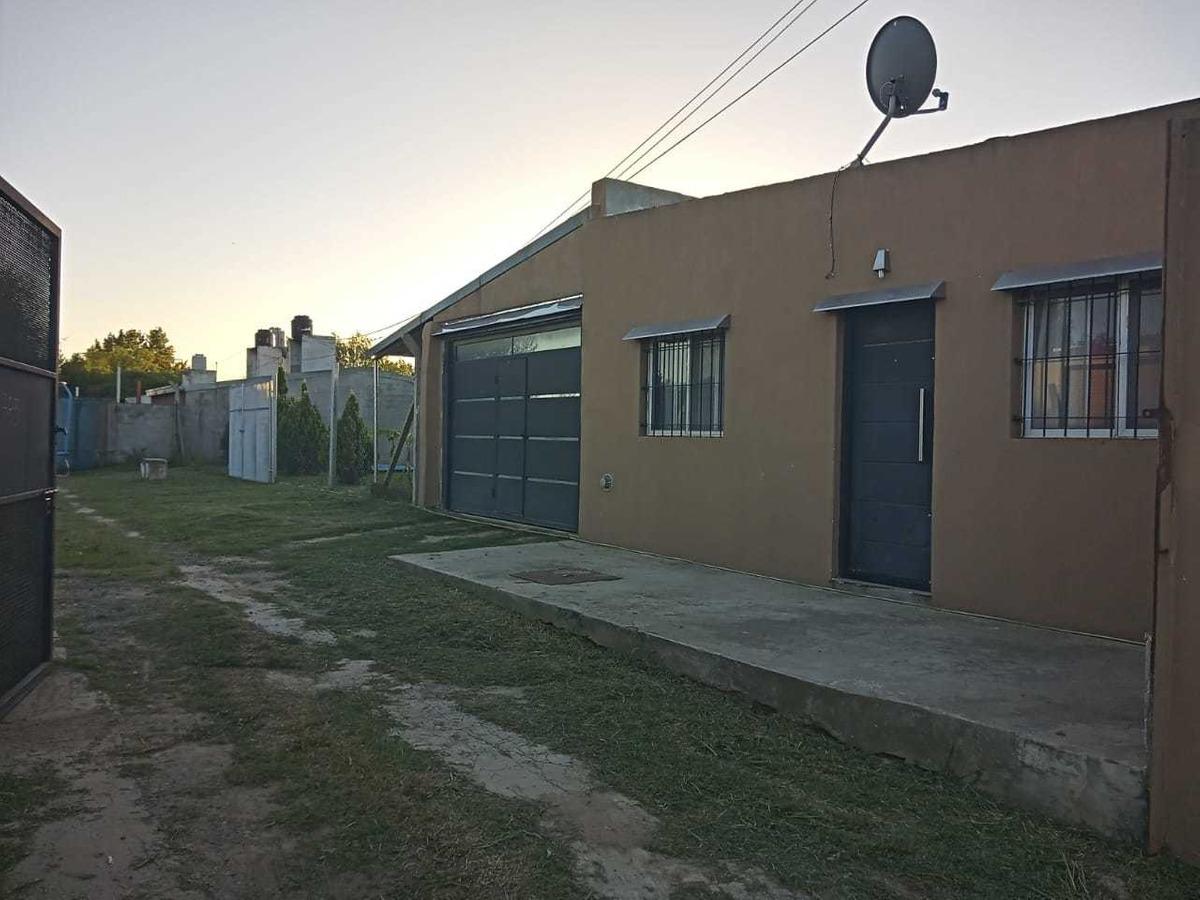 Casa en venta - 2 dormitorios 2 baños - 150mts2 - Rojas