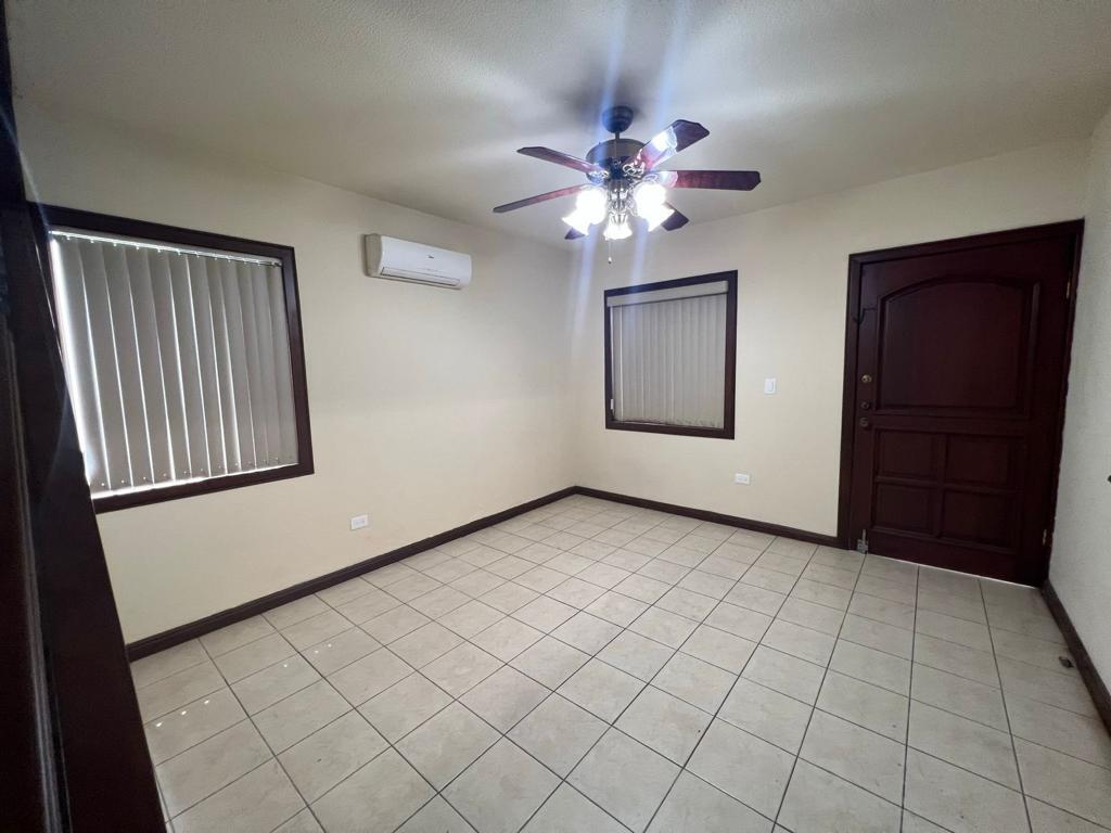 CASA EN VENTA por satelite LAGOS DEL BOSQUE MONTERREY