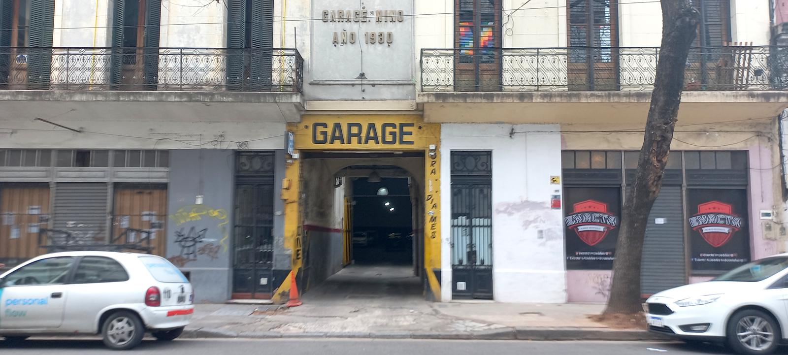 Galpón en  alquiler, a una cuadra de 9 de Julio y autopistas. Entrada de camión.-