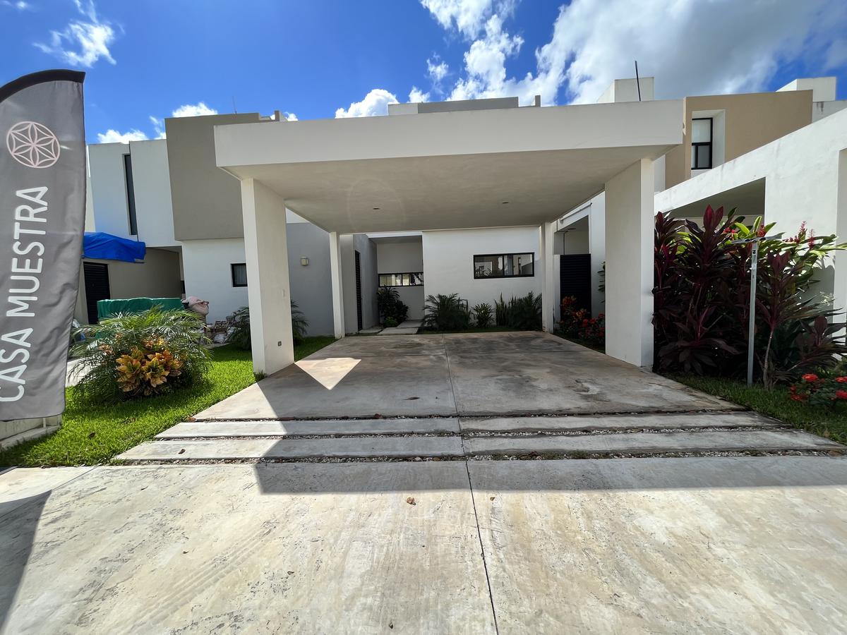 Casa en venta en Merida, con amenidades y CINE al aire libre