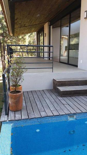 CASA EN VENTA EN VALLE DE BRAVO JACUZZI