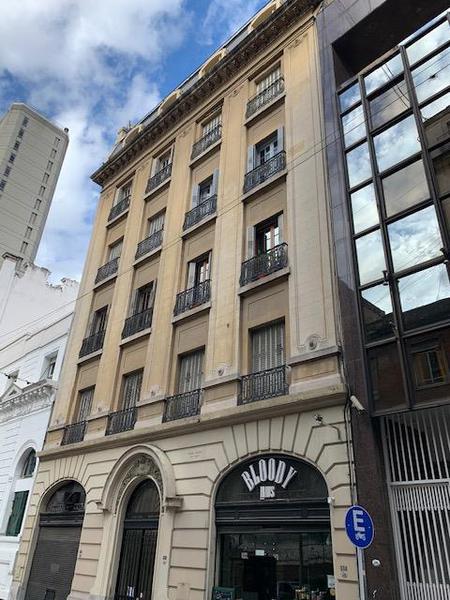 Muy buen Edif. Francés, piso alto, con buen luz natural. Reciclado a nuevo