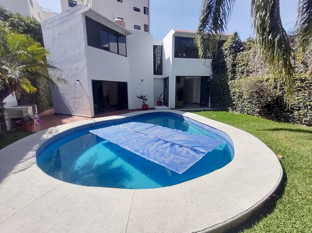 Casa en Venta  con alberca en  Col. Cantarranas,  Cuernavaca, Morelos.