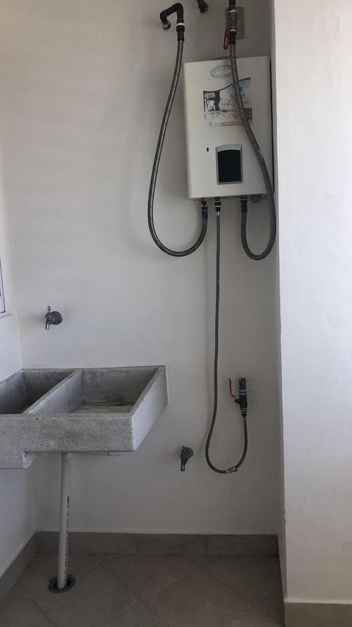 Departamento en Torre Altus en 7mo piso con 3 recámaras con baño y cuarto de servicio con baño