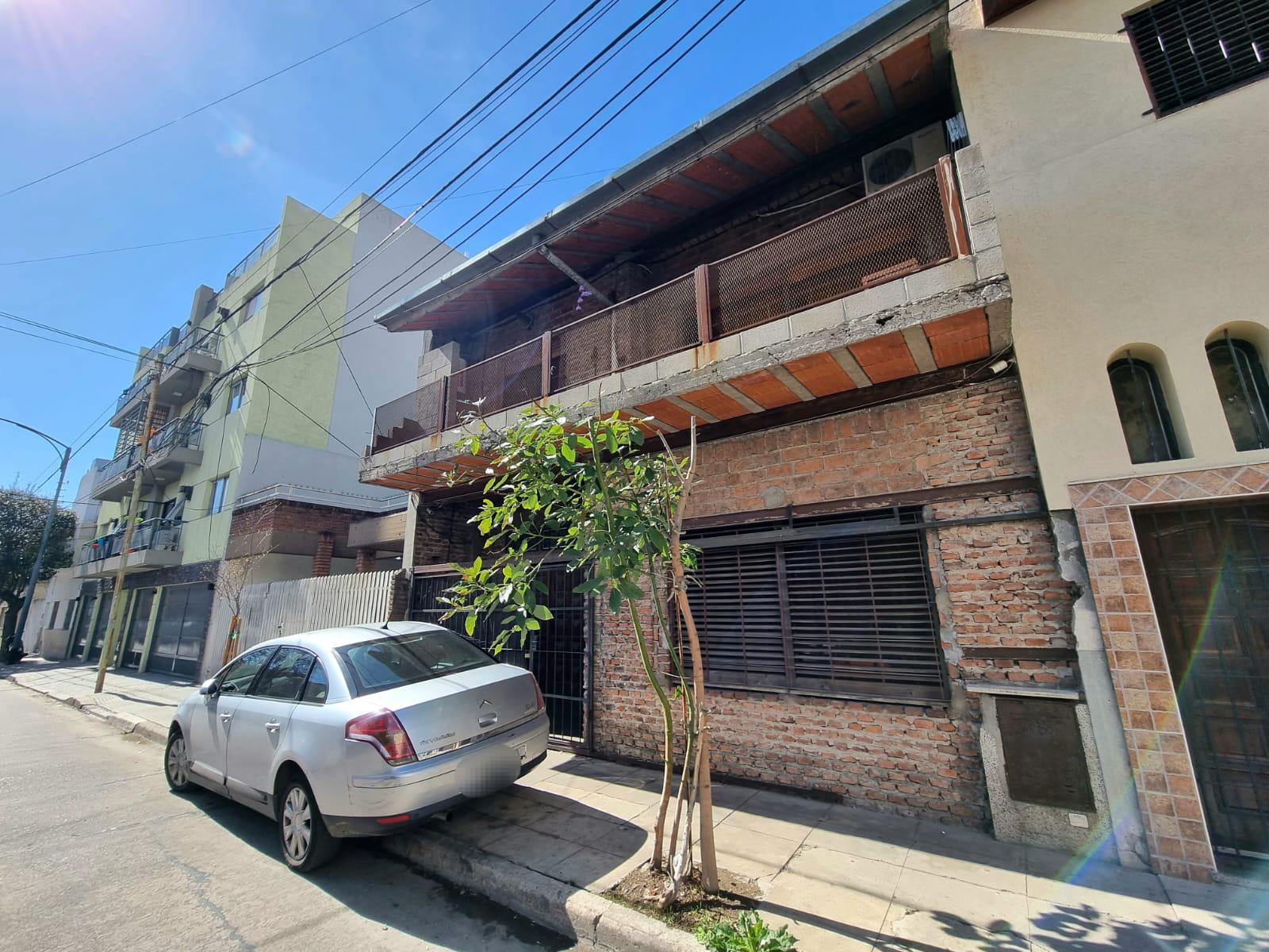 CASA SOBRE LOTE 7.79 x 17.20 - Monte Castro