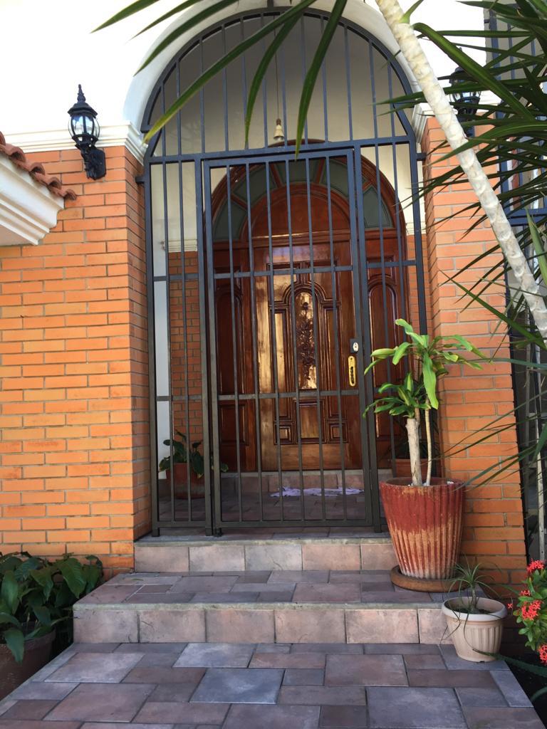 CASA EN VENTA EN FRACC.PRIVADO PETROLERA CHAIREL