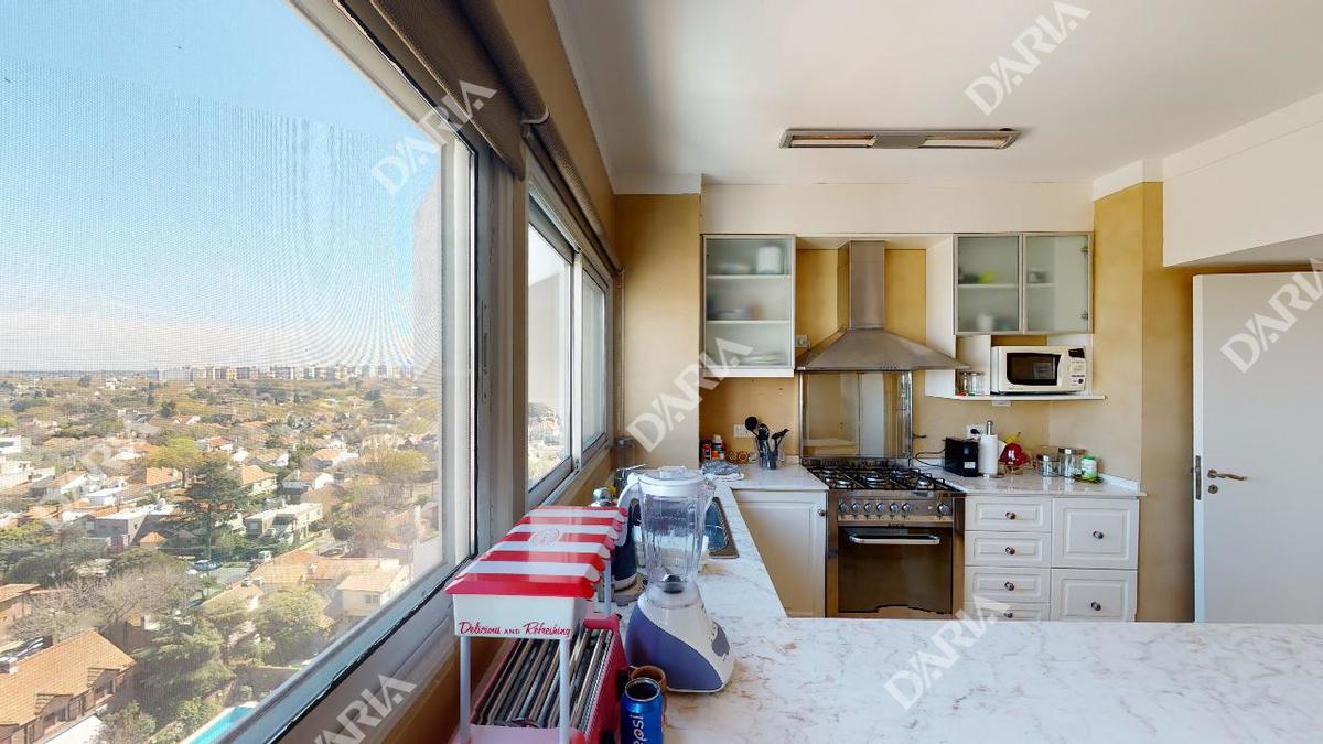 Venta departamento de 3 dormitorios en La Lucila, vista panoramica. Con cochera, pileta y vigilancia