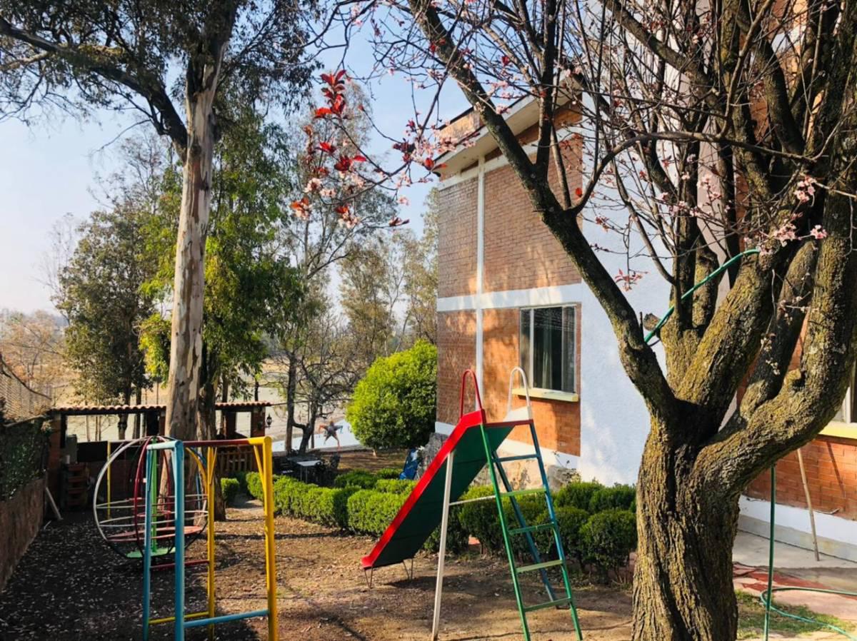 Casa con Vista y Salida al Lago en Bosques de Lago