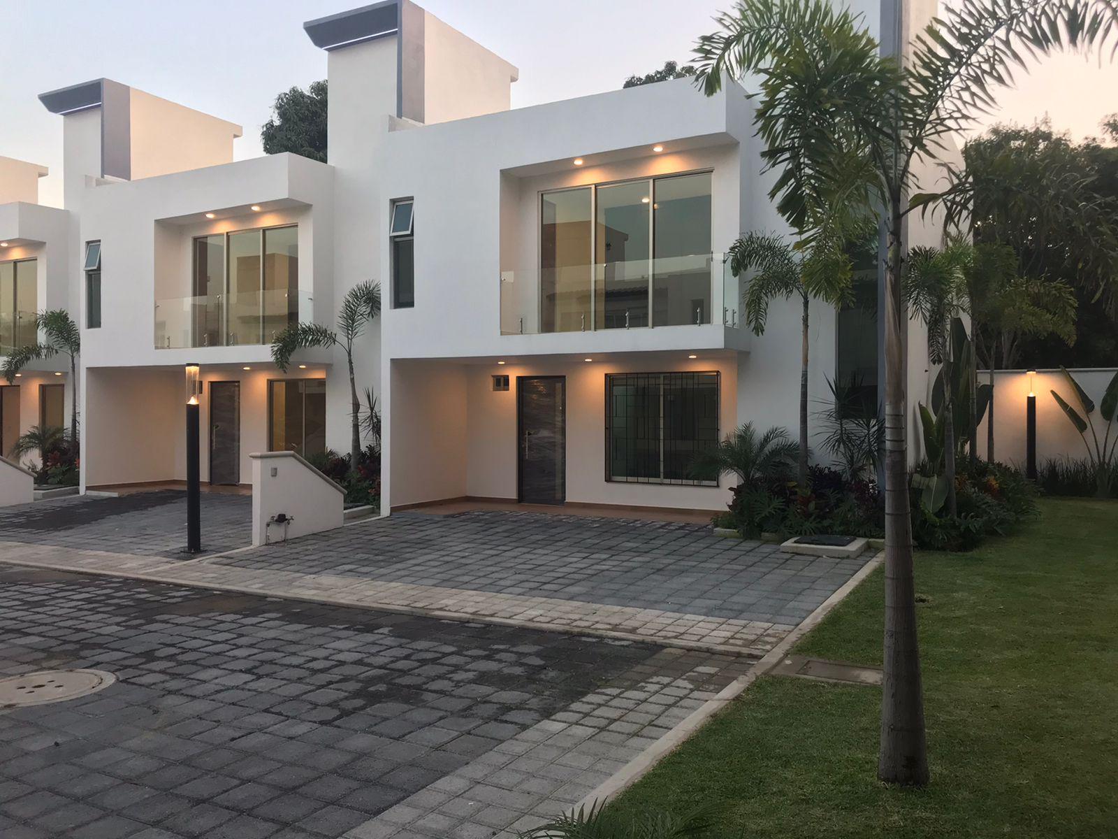 Casa en  venta en condominio de solo 10 casas con alberca