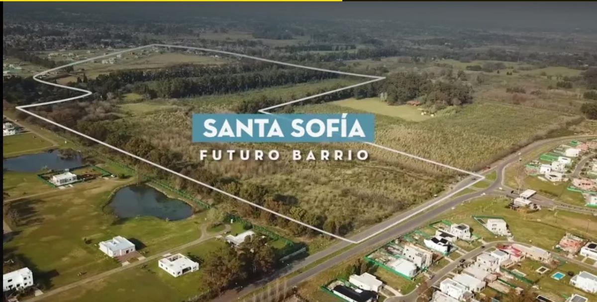 Excelente Terreno en venta Santa Sofía, central y a fondo verde!!