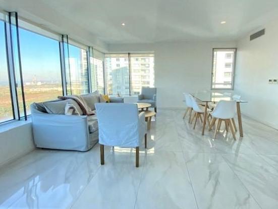 Alquiler AMOBLADO TORRES RENOIR Puerto Madero 2 suites - piso 25 MEJORADO