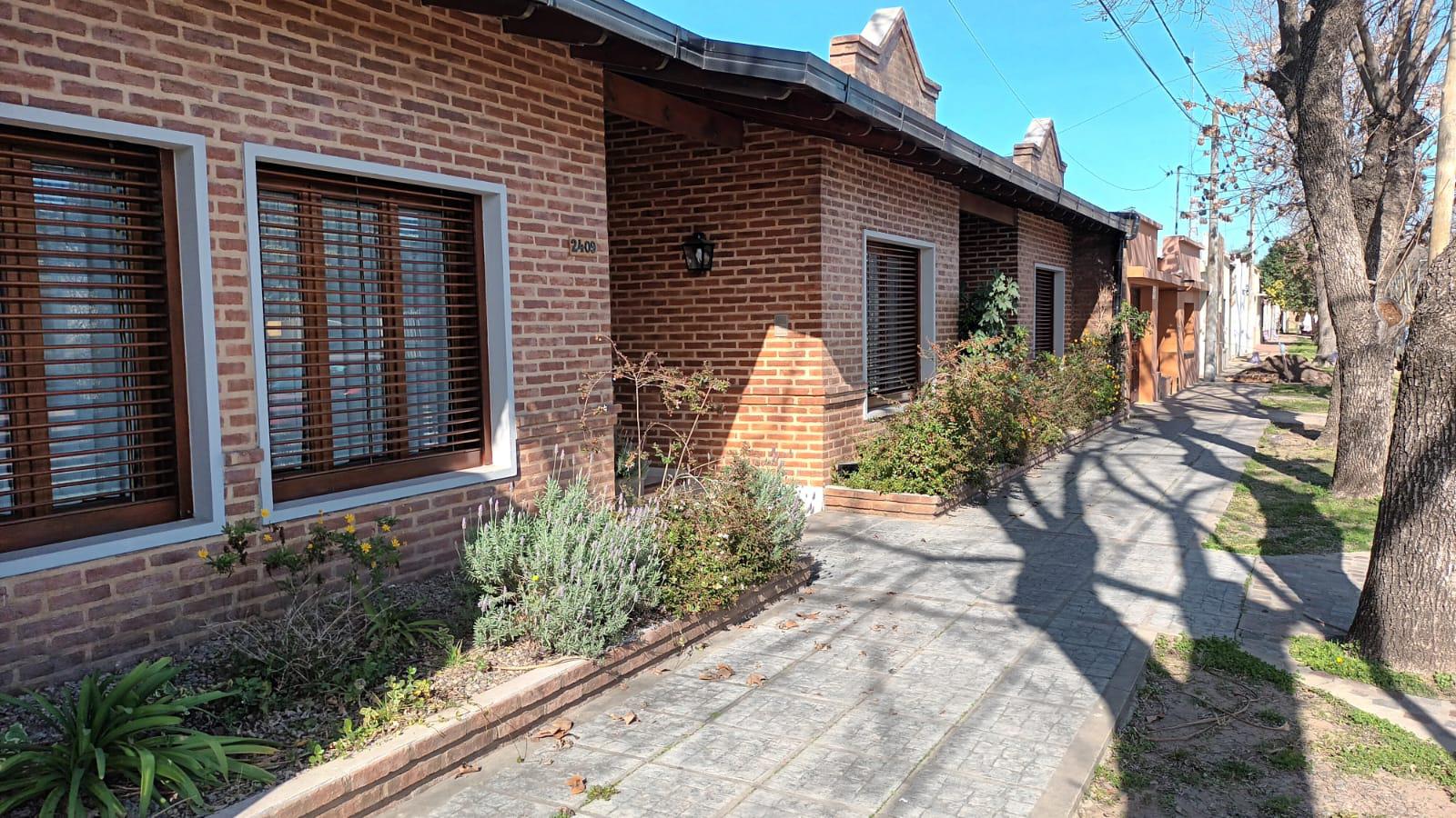 Casa única por dimensiones y características en Saladillo