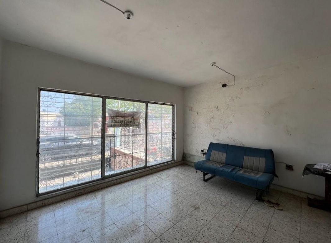 Casa en Venta con piscina en avenida Azcorra