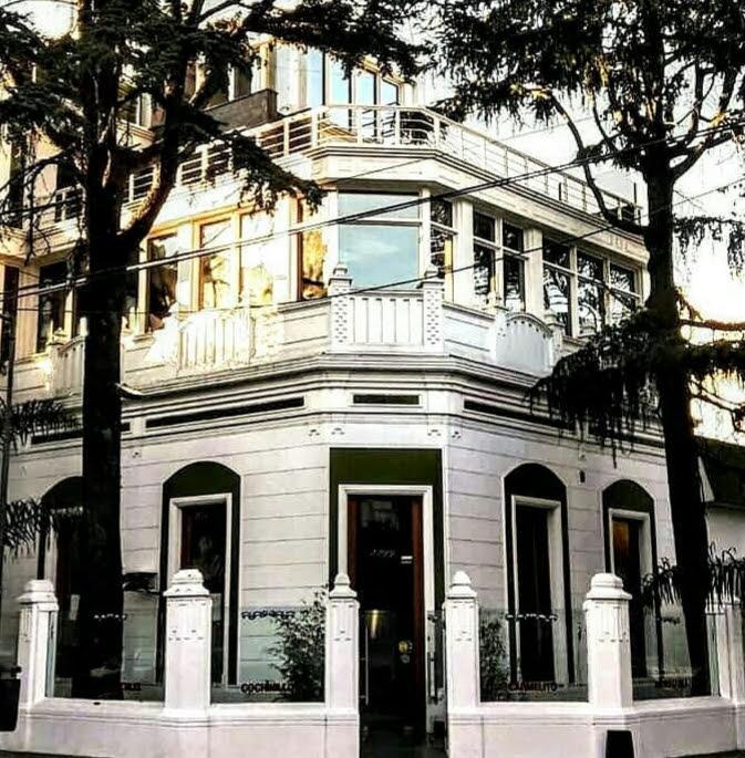 Con Renta $3.500.000 Juana Azurduy al 2200 Esquina 670 m2