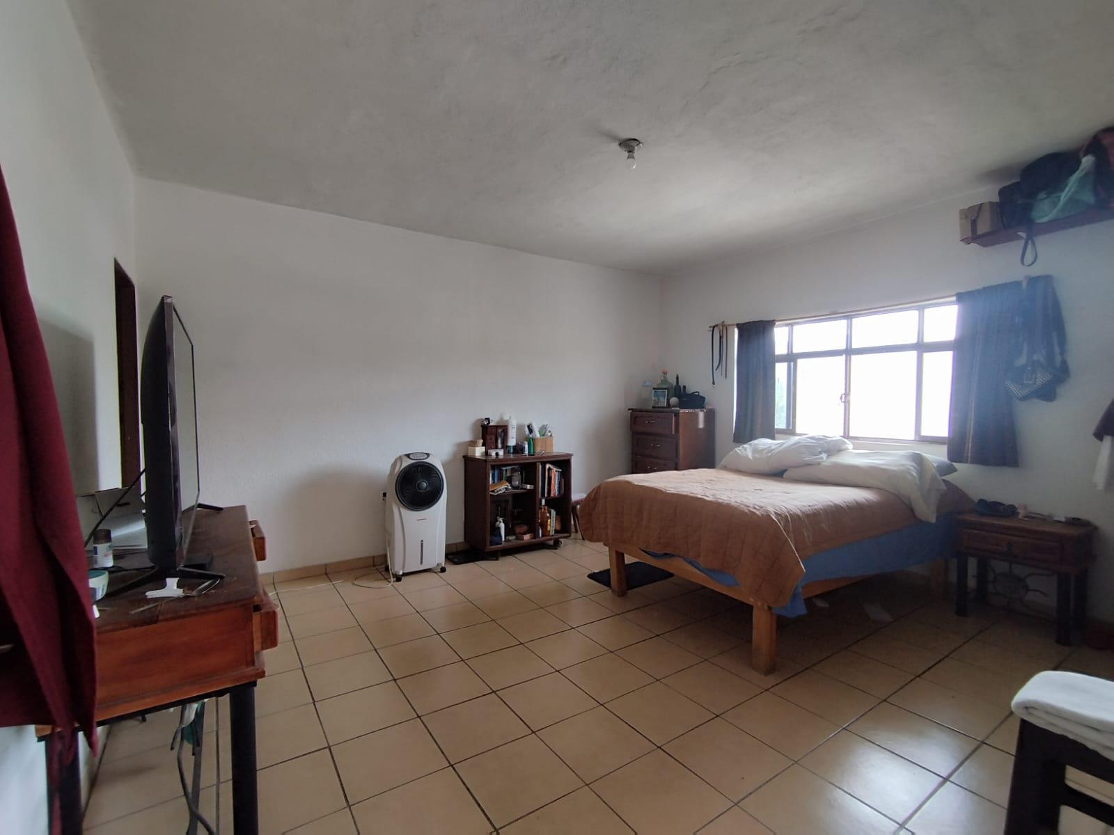 Casa en venta 4 recamaras colonia Hacienda Echeveste León Guanajuato