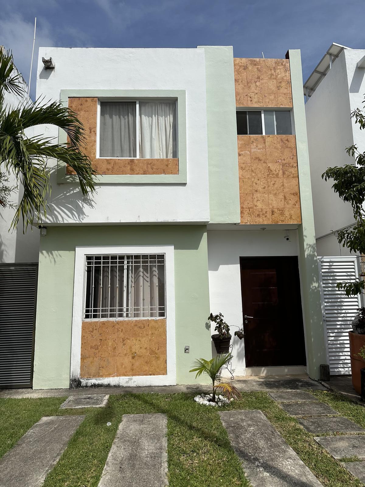 Casa en  RENTA en privada Velamar.