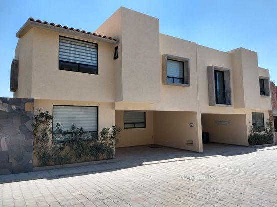 Casa En Venta Con Roof Garden En Fraccionamiento Por Plaza San Diego