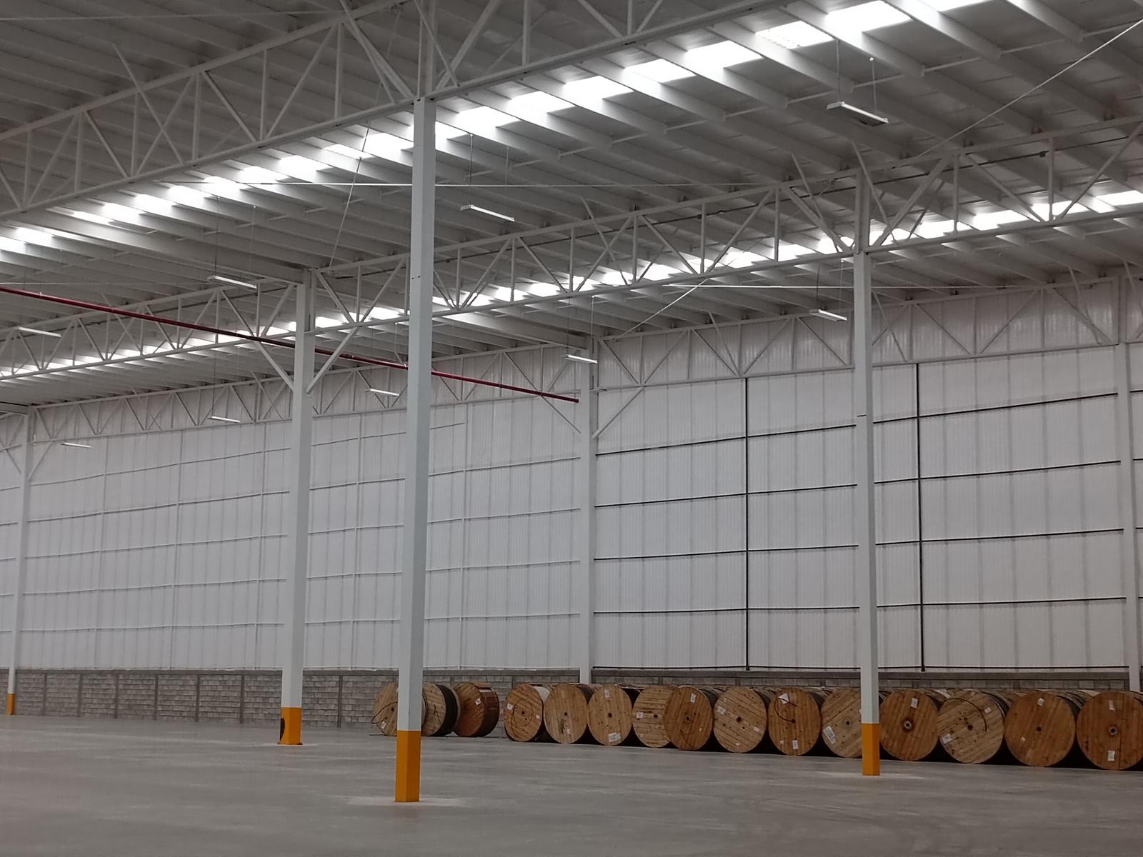 Nave Industrial en Renta Sobre la Salida a México 1,800 m2