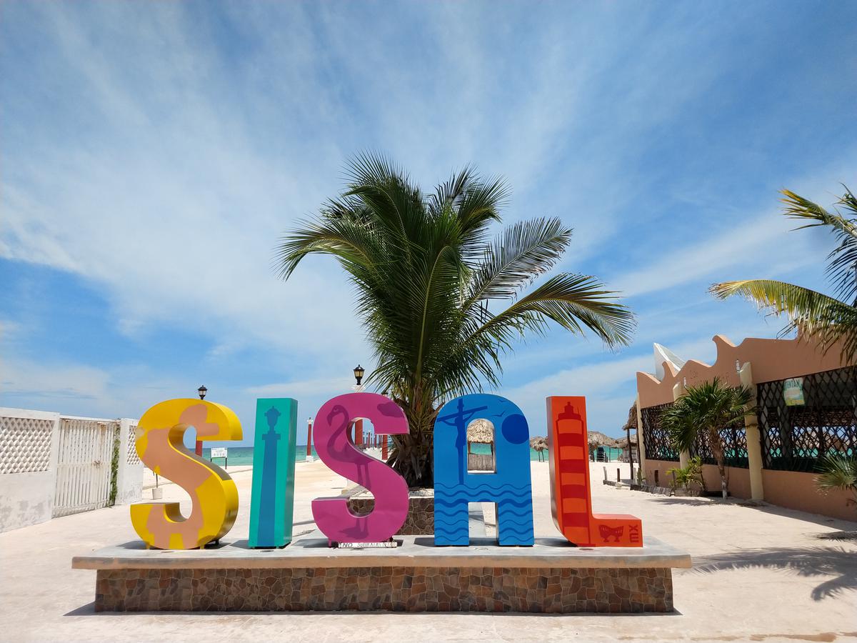 Terrenos Frente al Mar con 200 mts de fondo en Sisal Yucatán