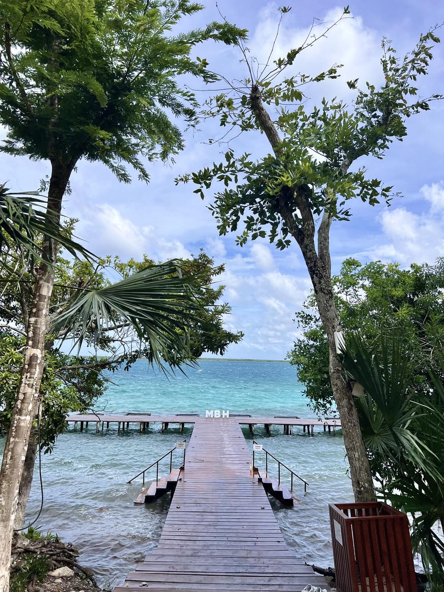 SE VENDE estudio llave en mano en  Bacalar con muelle a la laguna