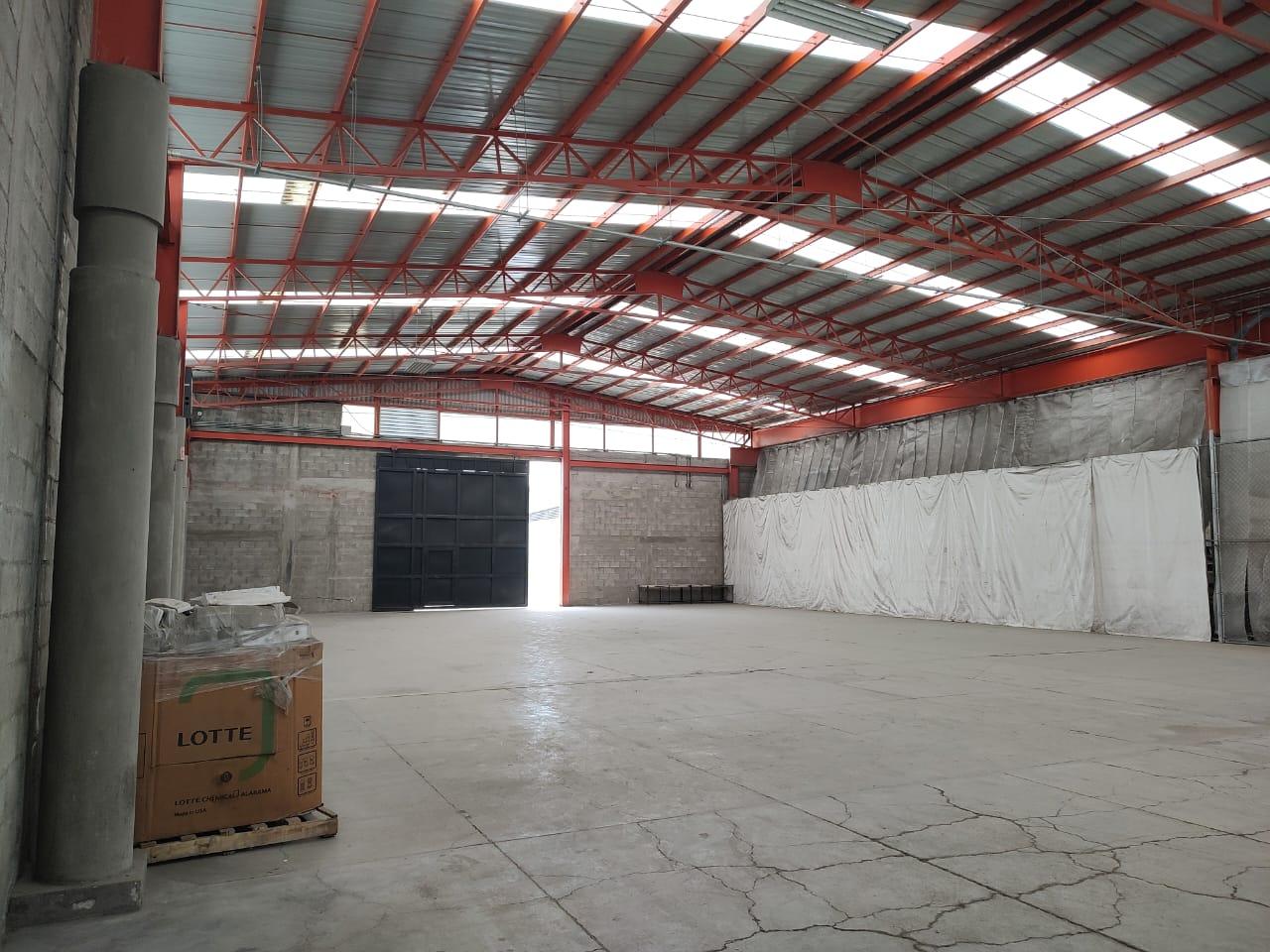 Bodega Industrial en  RENTA  por Cumbres Conin