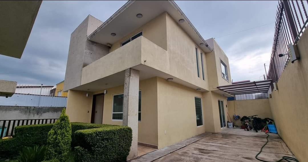 Casa Sola   Venta Circonia  Col la Joya Zinacantepec