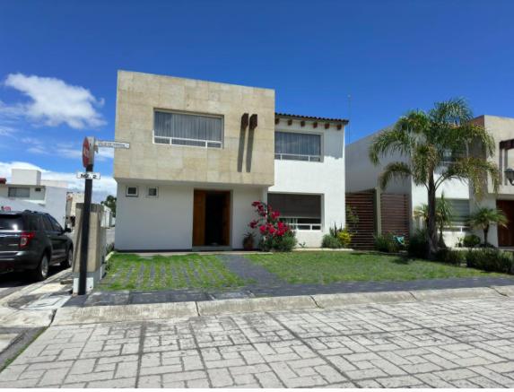 CASA EN RENTA AMUEBLADA EN RESIDENCIAL VALLE DE LAS FUENTES CALIMAYA