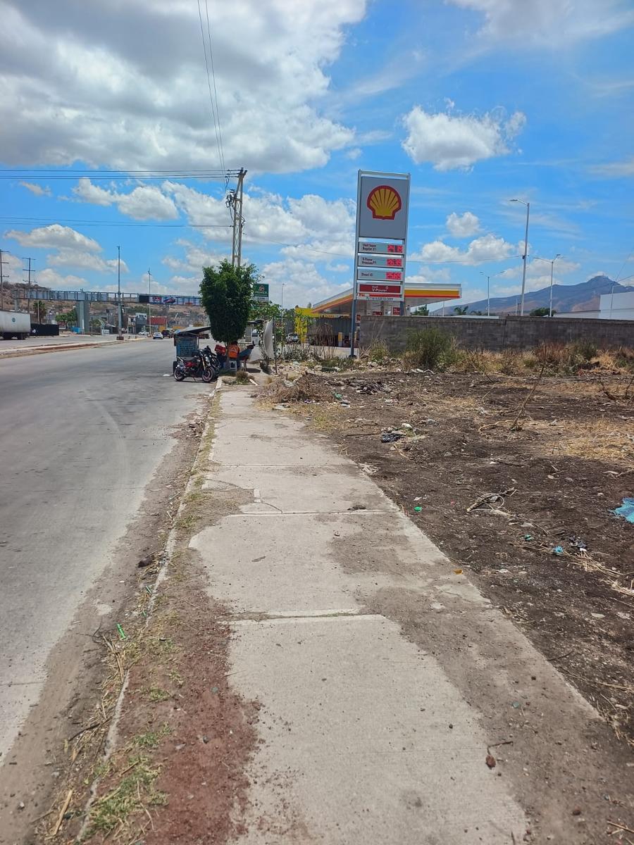 Terreno en Blvd Emiliano Zapata casi frente al parque industrial Colinas, a un costado de la gasolinera. Libre de gravamen