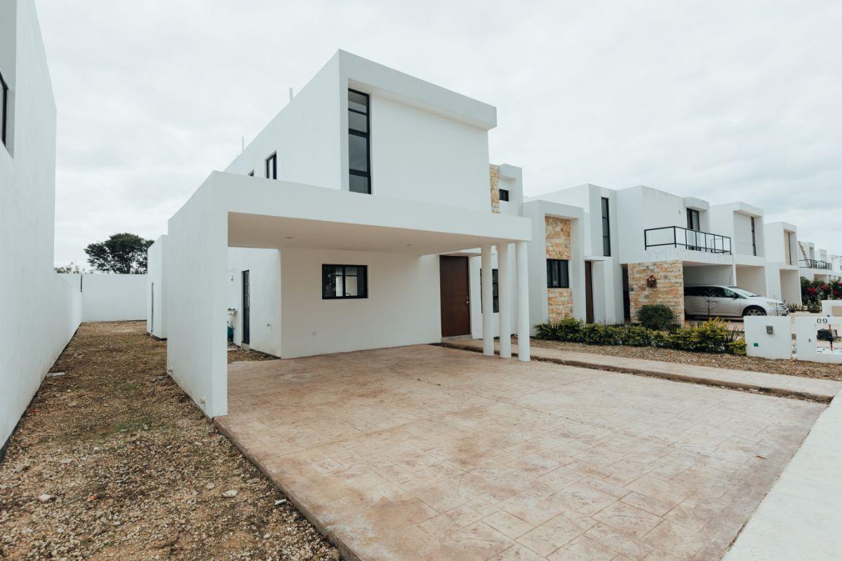 CASA EN VENTA EN PRIVADA AMARANTO LUXURY HOMES, ZONA COUNTRY