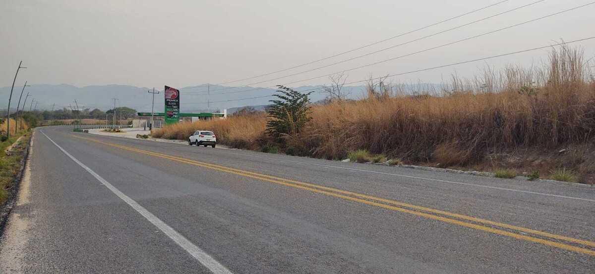 Se vende terreno rumbo al aeropuerto