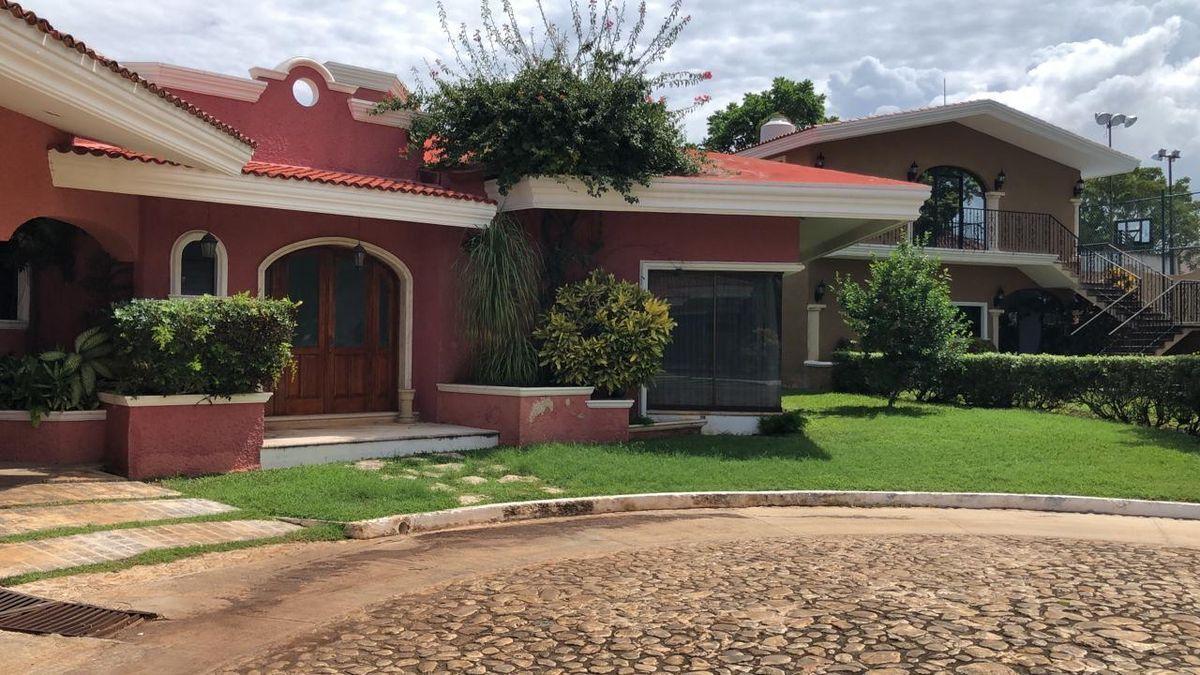 CASA EN VENTA EN CAMPECHE: AV. RESURGIMIENTO