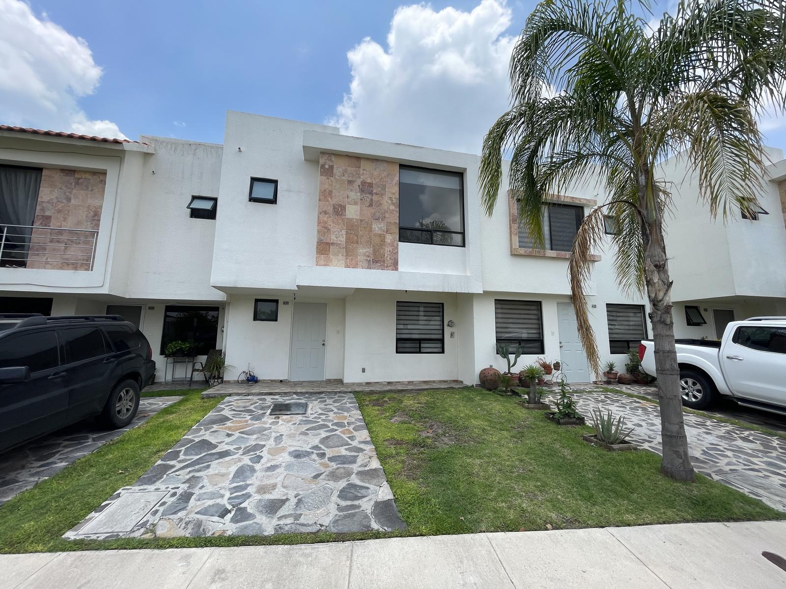 Linda casa en Fraccionamiento Sonterra, Querétaro.