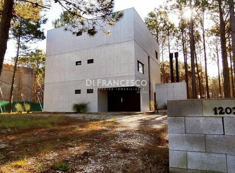 Venta - Casa de 5 ambientes EXCLUSIVA MINIMALISTA Y SUSTENTABLE en Pinamar Norte  - PERMUTA EN CABA - CRIPTOMONEDAS