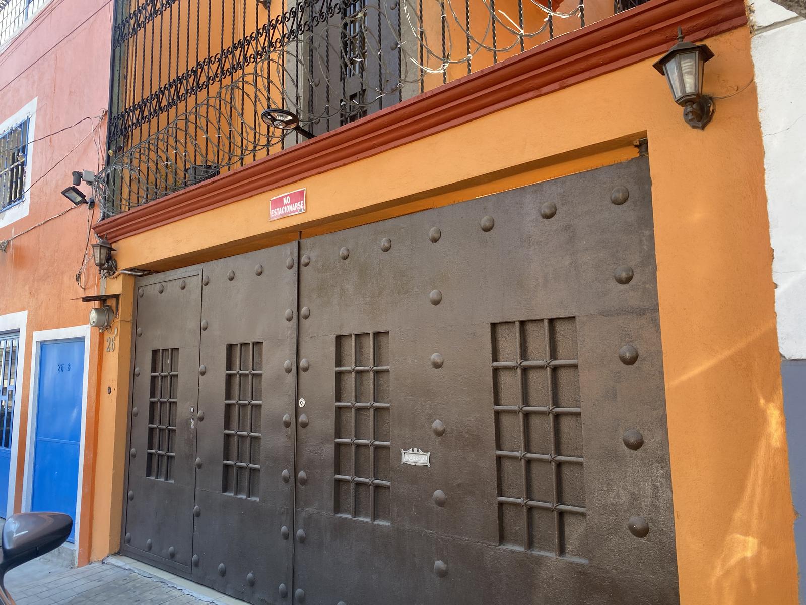 Casa en Naucalpan, enfrenre de puerta 7 de campo Militar No.1