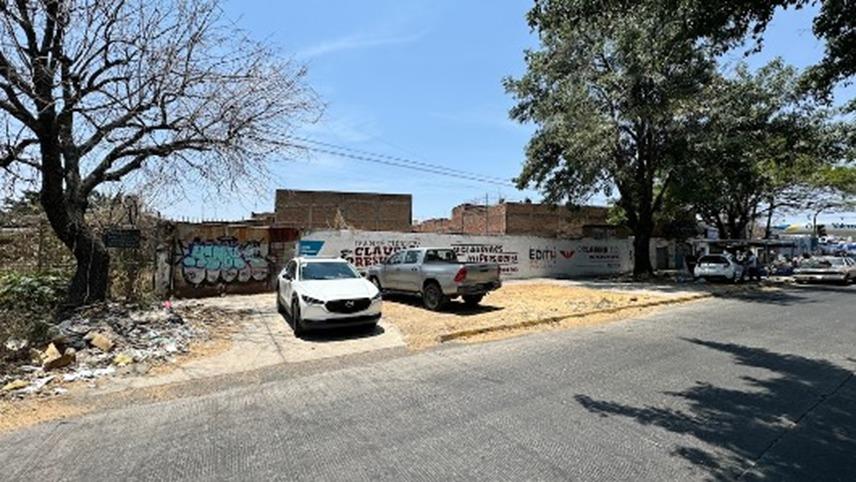 Terreno en  Col. Lagos de Oriente 1131 m2 Excelente ubicación en esquina.