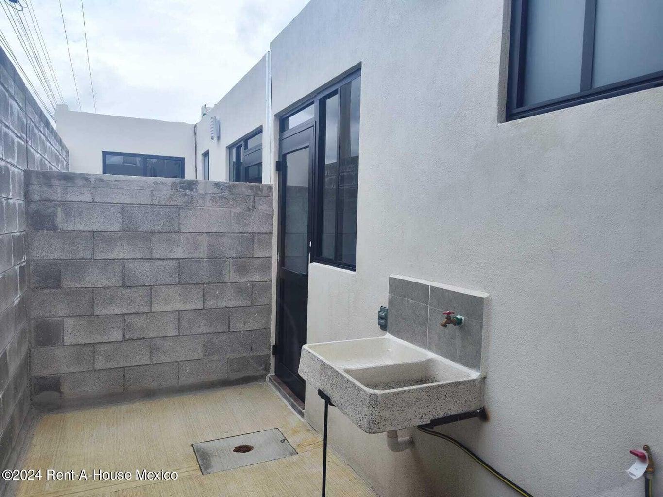 Casa en Venta en Fraccionamiento Vientos del Sur Tolcayuca GIS 25-702