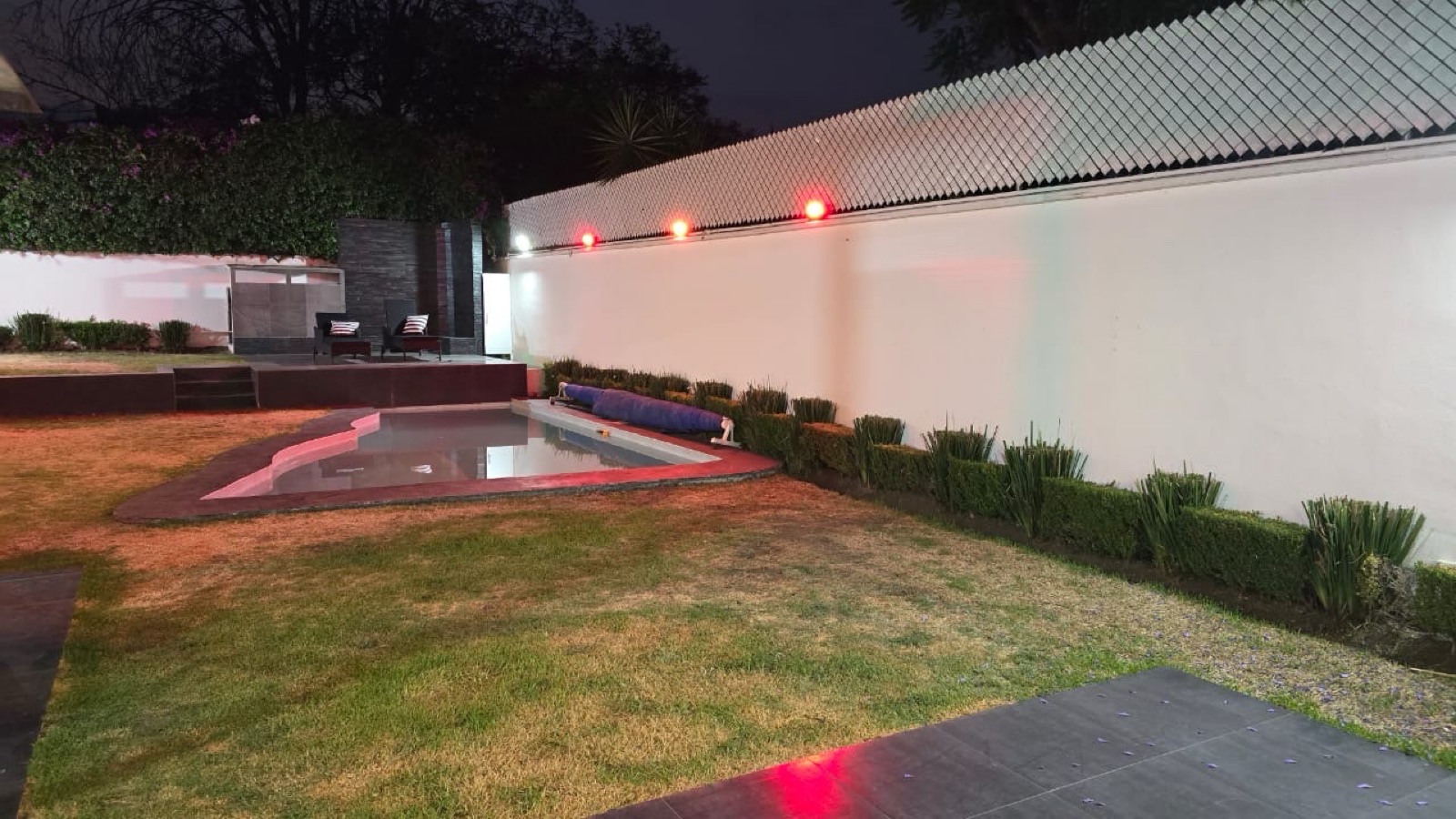 Venta espectacular casa con alberca y jardín en Coyoacán