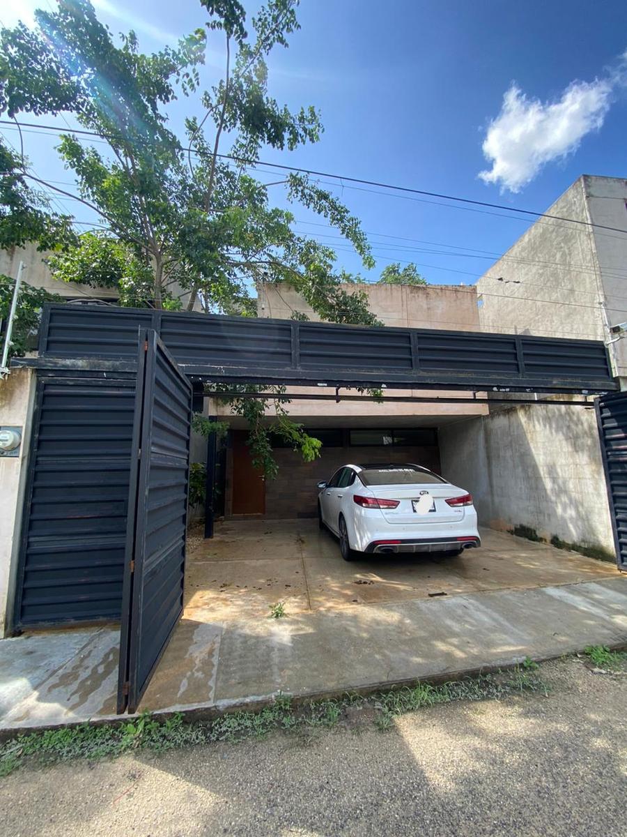 SE RENTA TOWNHOUSE EN TEMOZON, MERIDA