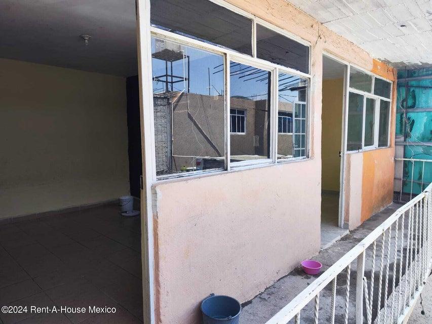 Casa en Venta en Calle sinaloa santa maria, Santa Maria Tulpetlac RU 25-846.